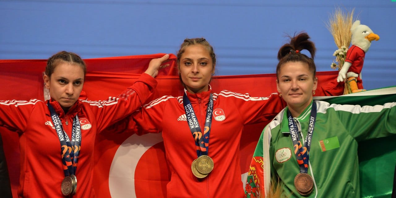 Тяжелоатлетка Джумабаева принесла Туркменистану первую медаль на V Играх исламской солидарности