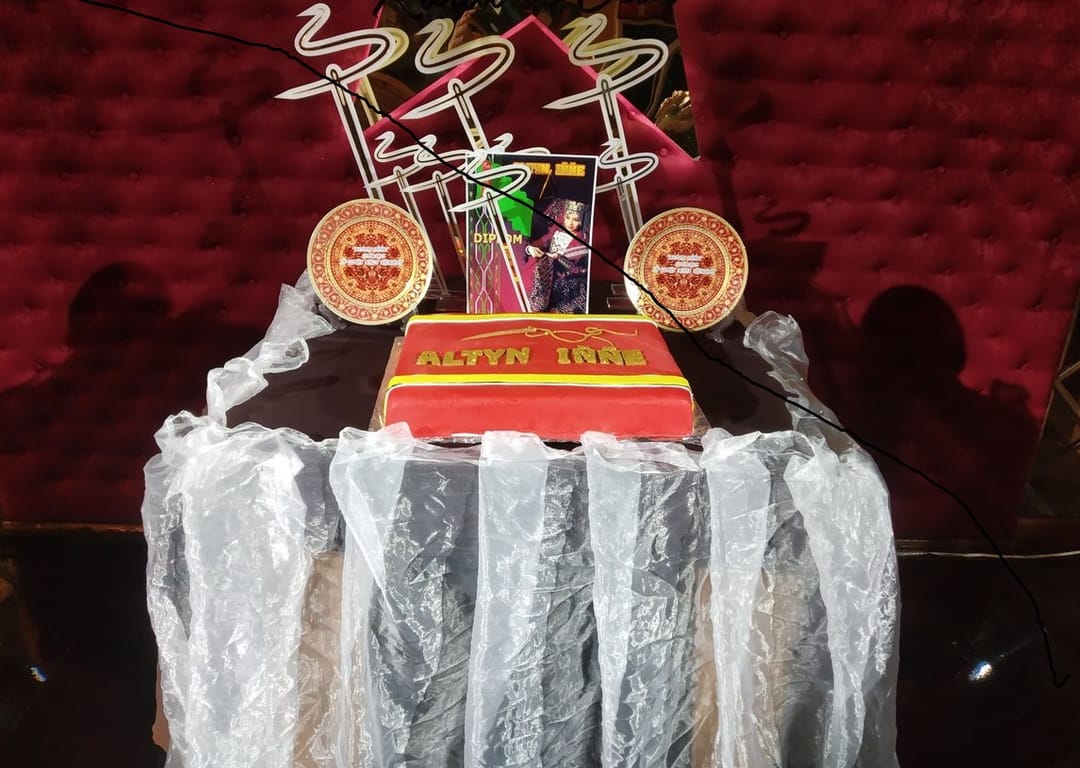 В Ашхабаде проходит конкурс "Altyn iňňe" среди дизайнеров одежды