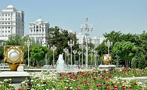 Президент Туркменистана ознакомился с ходом работ по дальнейшему преображению архитектурного облика Ашхабада