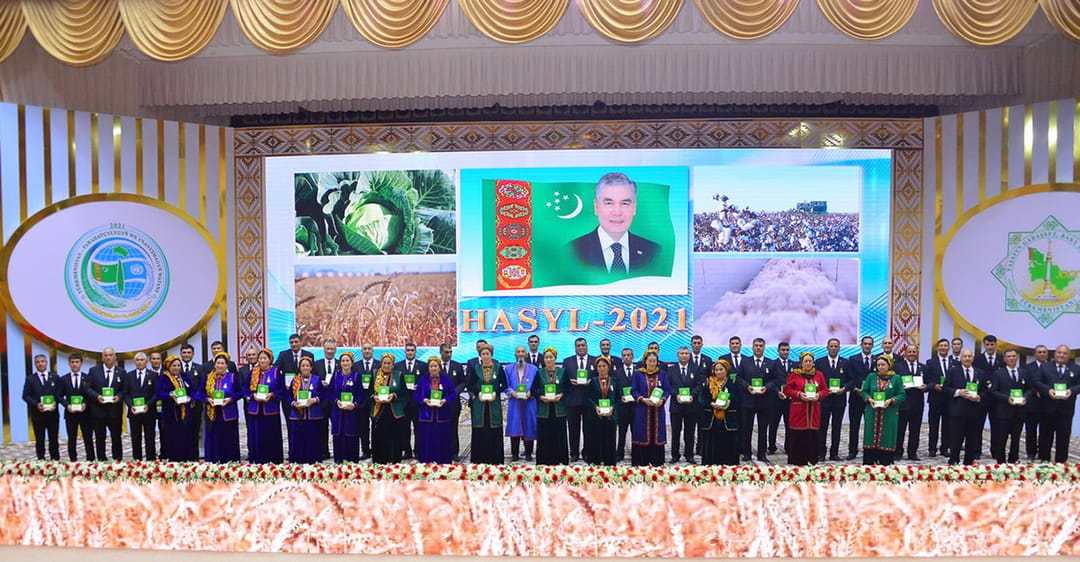 В Туркменистане 50 лучших тружеников села удостоились госнаград