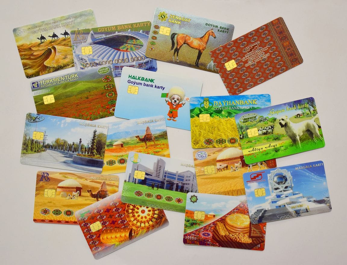 Türkmenistan plastik kartlaryň önümçiligini ýola goýar