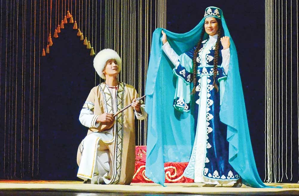 «Asly-Kerem» türkmen halk dessany esasynda sahnalaşdyrylan spektakl görkezildi