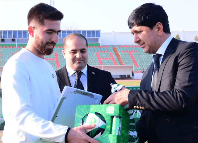 Milli ýygyndydaky ilkinji duşuşygyny Son Hyn Mine garşy geçiren derwezeçi «Türkmenistanyň iň gowy derwezeçisi» diýlip yglan edildi