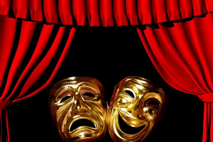 Kaka etrabynyň sahna ussatlary täze spektakllary sahnalaşdyrýarlar