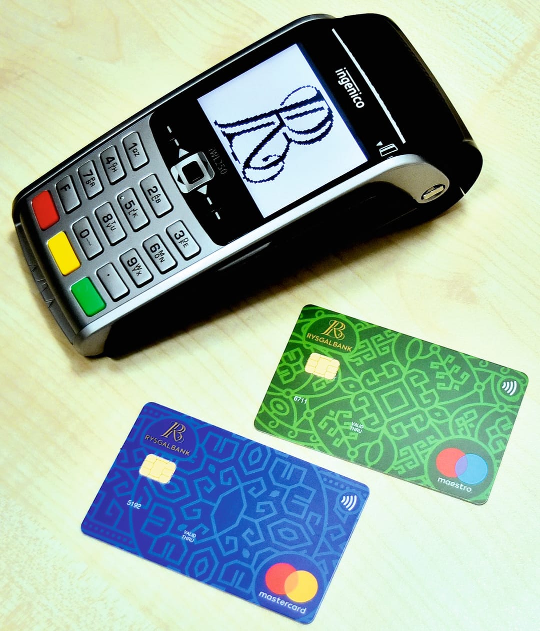 Банк «Рысгал» запустил услугу «кэшбэк» для владельцев карт Maestro