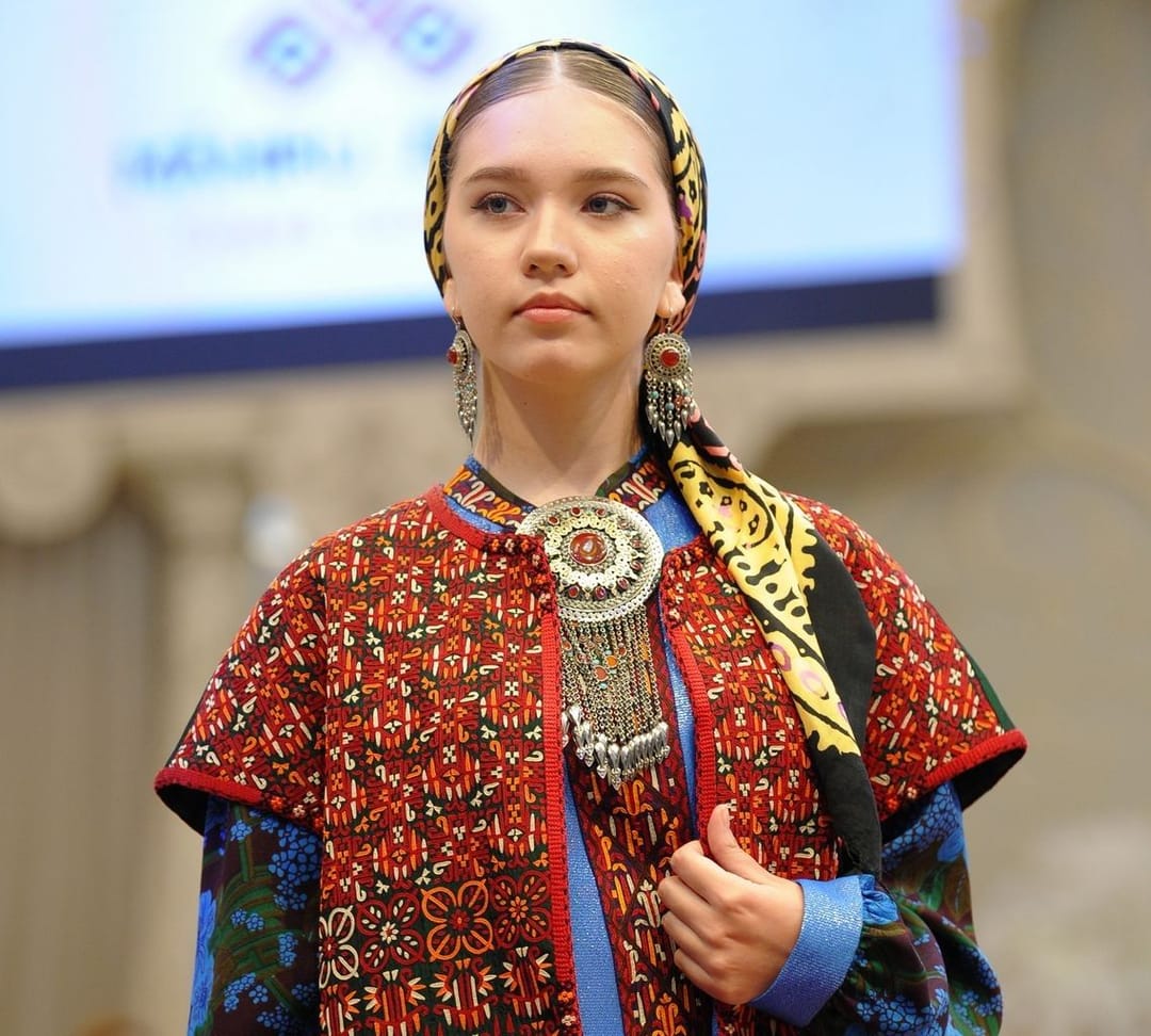 «Mähirli Zenan» hususy kärhanasy tikinçilik hünär bäsleşiginiň jemleýji tapgyryna gatnaşýar