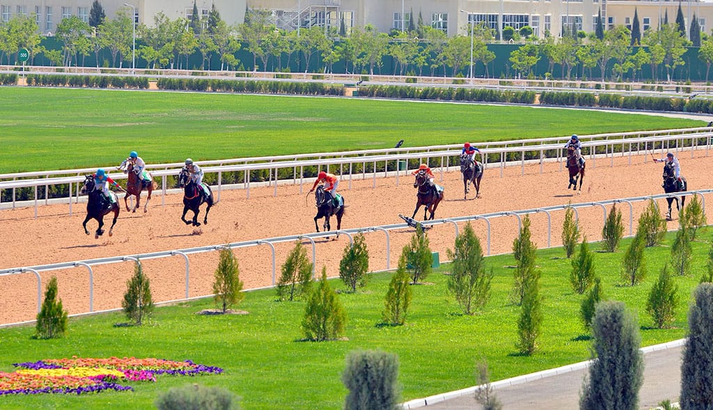 В Лебапе дан старт новому сезону скачек в Туркменистане