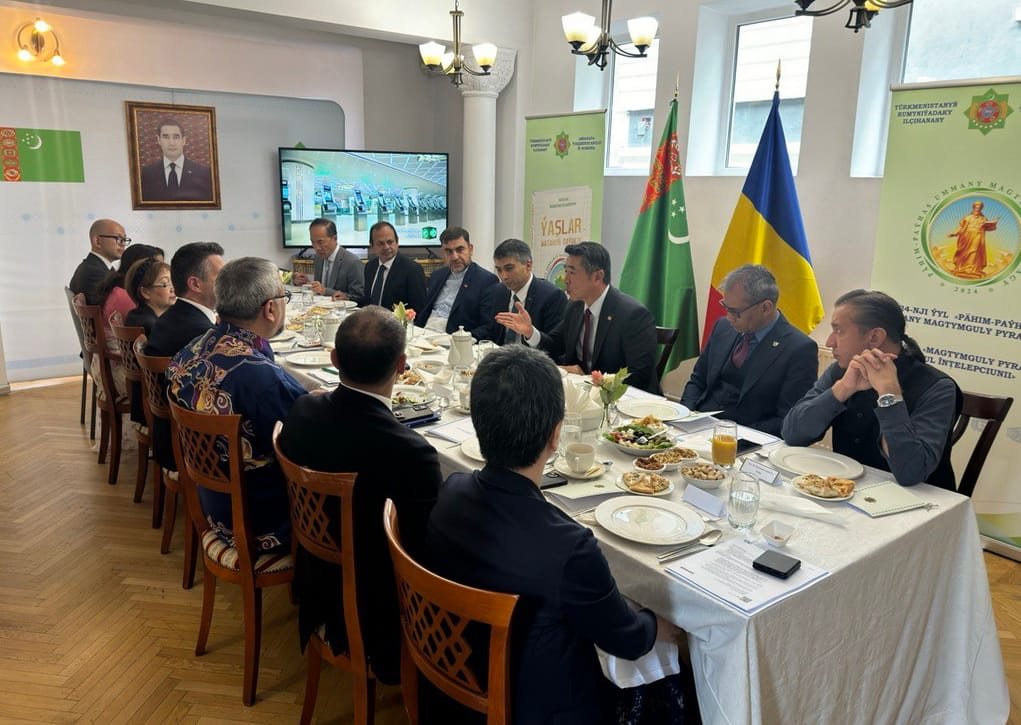 Türkmenistanyň Rumyniýadaky ilçihanasy ulag diplomatiýasy boýunça «tegelek stol» duşuşygyny geçirdi