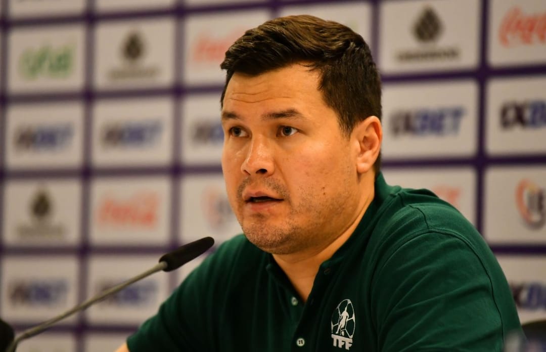 Главному тренеру сборной Туркменистана по футболу Мергену Оразову – 36 лет