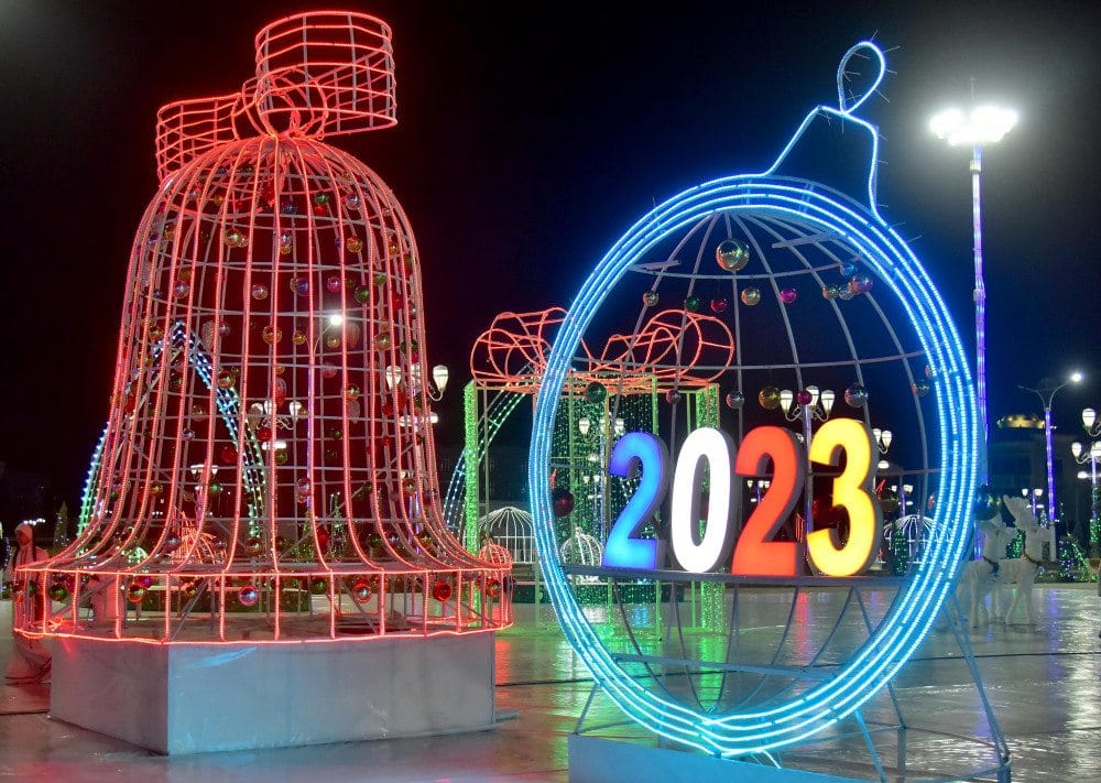 Предновогодняя торговля идет в туркменабатском ТРЦ «Лебап» 