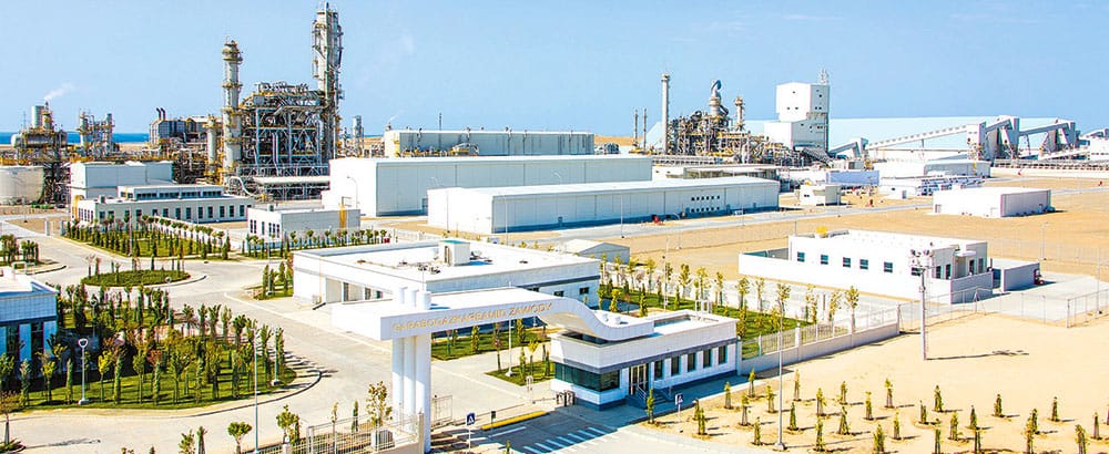 Карабогазский карбамидный завод отправляет на экспорт большую часть своей продукции