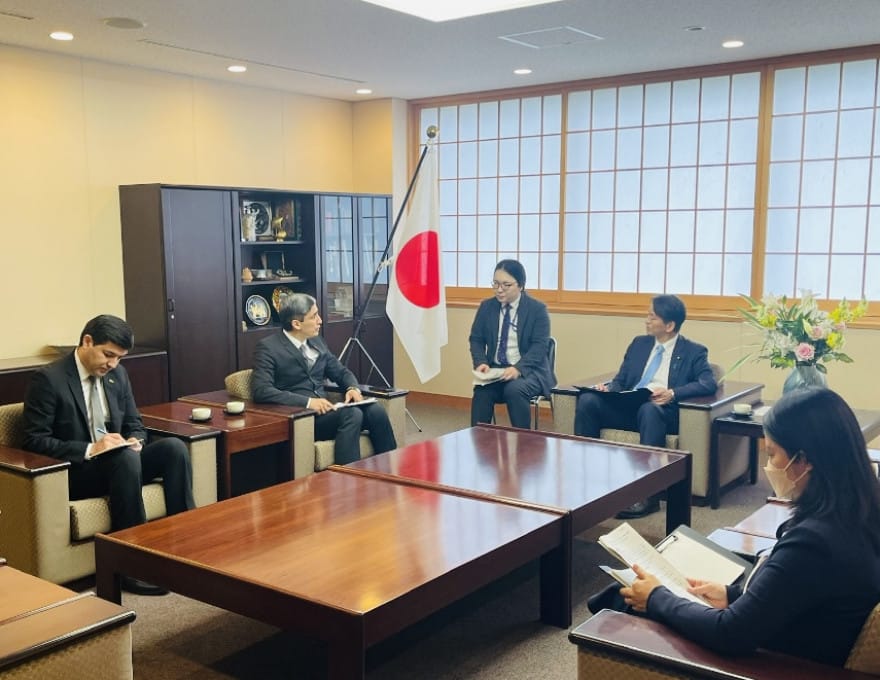 Türkmen ilçisi Ýaponiýanyň döwlet daşary işler ministri bilen duşuşdy