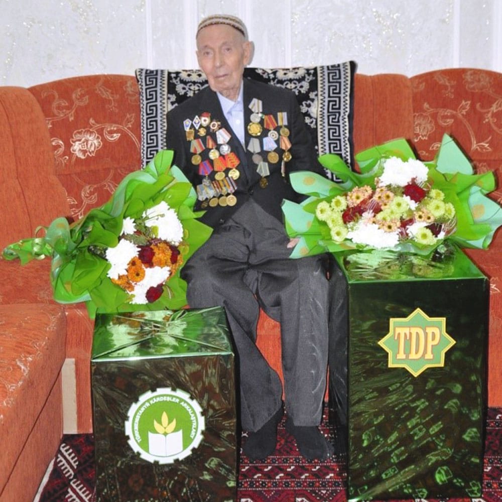 Türkmenistanly Beýik Watançylyk urşunyň weterany 100 ýaşyny belledi