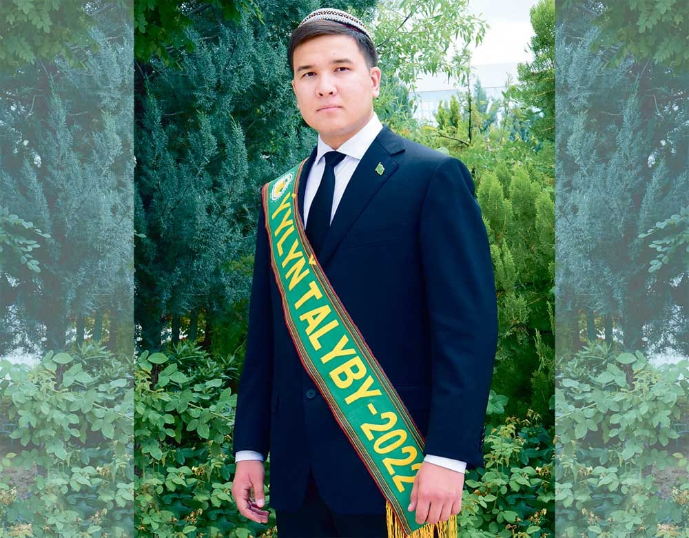 В Туркменистане главный приз конкурса «Студент года-2022» присудили Кадыру Аманову 