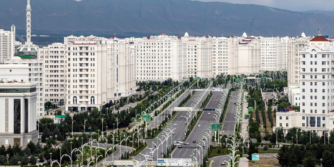 Aşgabat şäher häkimligi paýtagtyň merkezindäki çatrykda başlan gurluşyk üçin awtobus gatnawlarynyň ugruny üýtgetdi