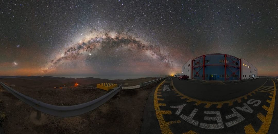 Сделан необыкновенный снимок арки Млечного пути над пустыней