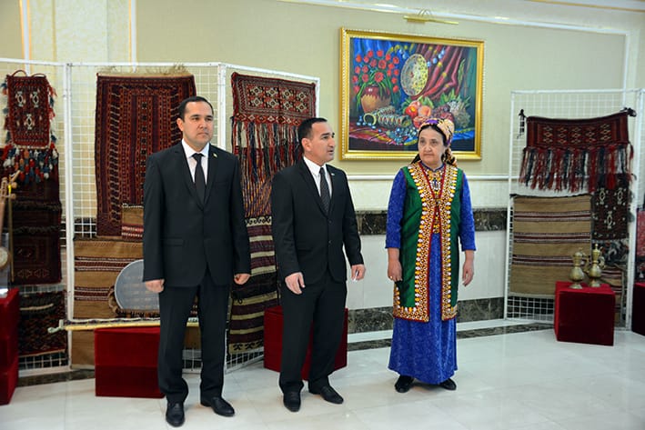 В педагогическом училище Ашхабада открылась выездная выставка музейных ценностей