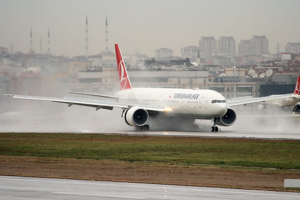 Turkish Airlines cancels nearly 240 flights in Istanbul due to snowfall