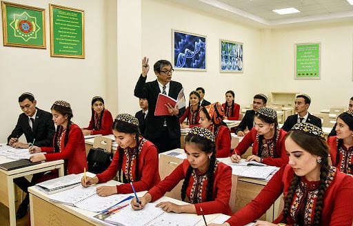 В Туркменабате начался прием документов от абитуриентов, желающих поступить в вузы Ашхабада