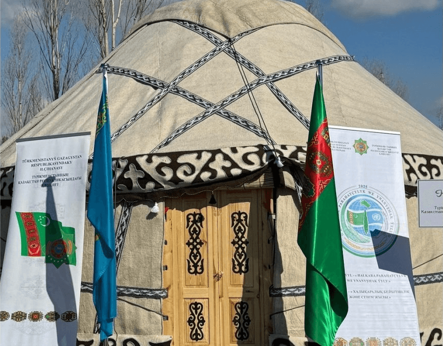 Посольство Туркменистана приняло участие в праздновании Новруза в Астане