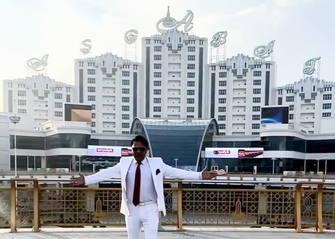 Известный певец из Таджикистана побывал в Ашхабаде