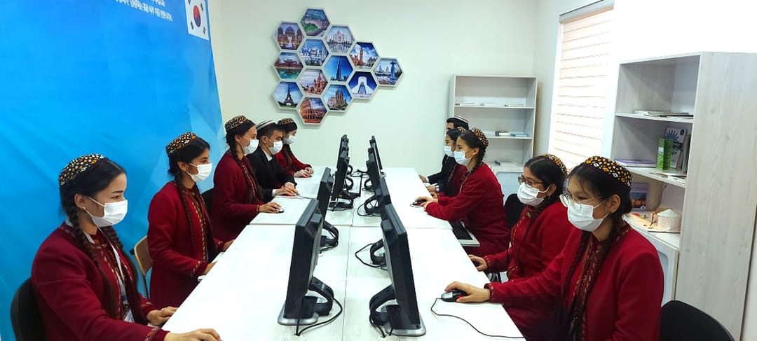 8 студентов из Туркменистана стали серебряными призерами олимпиады «МагистриУм» 