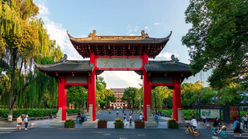 In China, a 55-year-old man of 40 years is trying to enter university