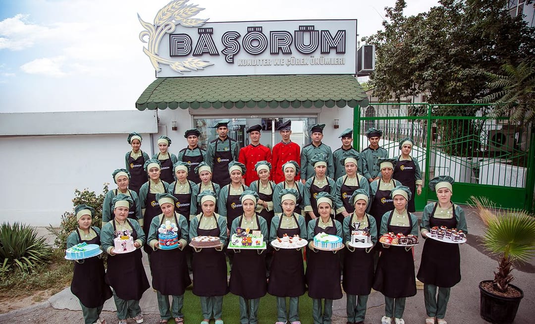 Кондитерская Bäşörüm приглашает жителей и гостей Ашхабада оценить разнообразие выпечки и десертов