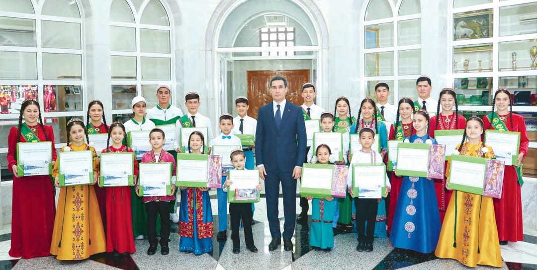 Президент Туркменистана посетил в Ашхабаде Дворец детей-сирот