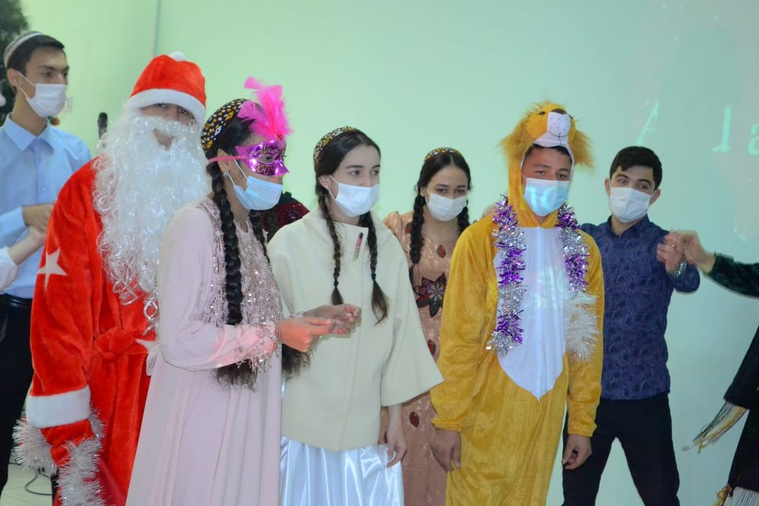 Ашхабадская Агропромышленная профшкола провела новогодний конкурс среди студентов