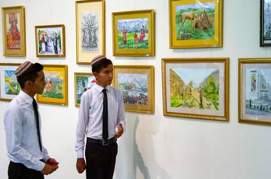 В Туркменистане подвели итоги Международного конкурса детского рисунка «Счастливое детство»