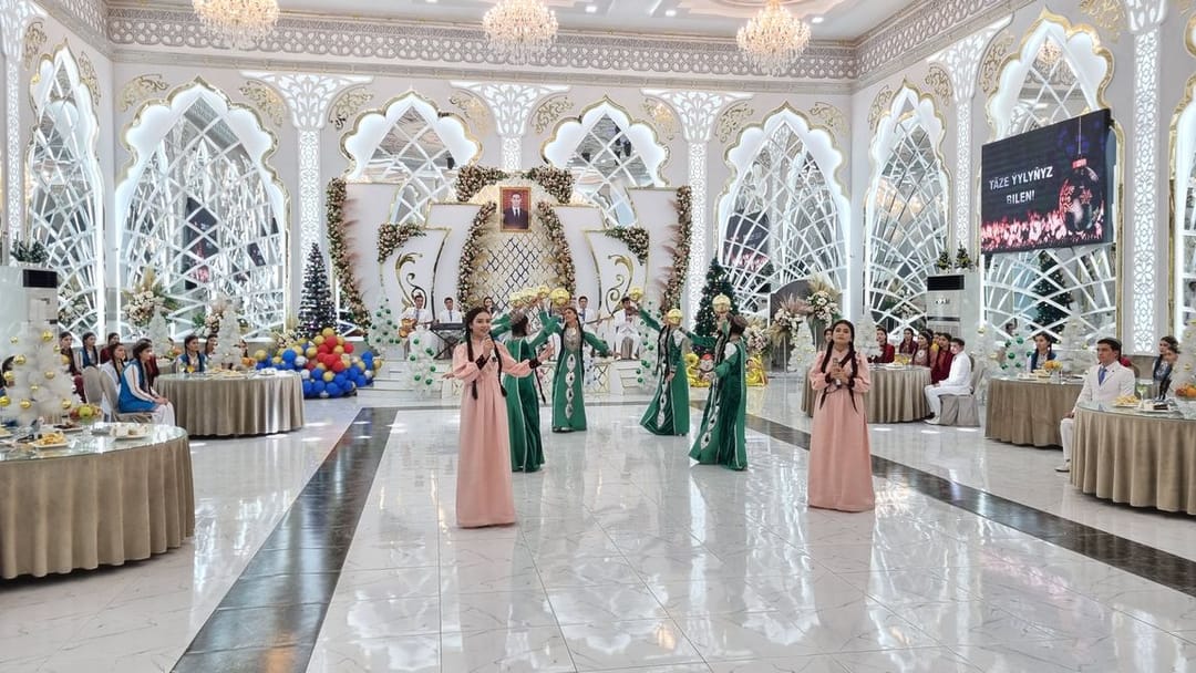 В канун Нового года в Туркменабате состоялся праздничный концерт 