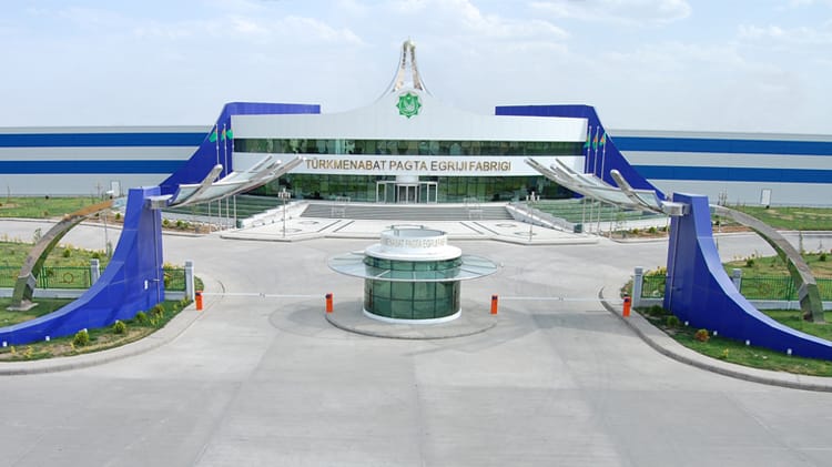 Türkmenabadyň pagta egriji fabriginde üç aýda 58 million manatlyga golaý önüm öndürildi