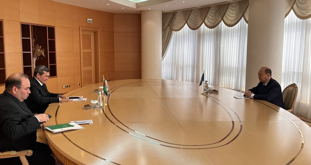 Рашид Мередов провел встречу с завершающим в Туркменистане миссию послом Казахстана