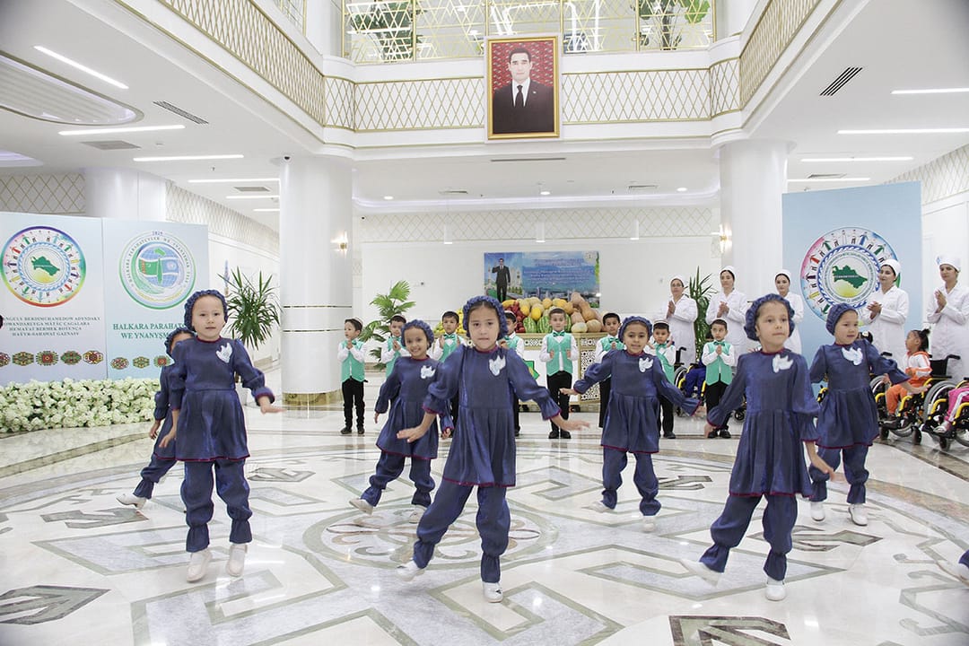 В Туркменистане состоялась благотворительная акция для детей