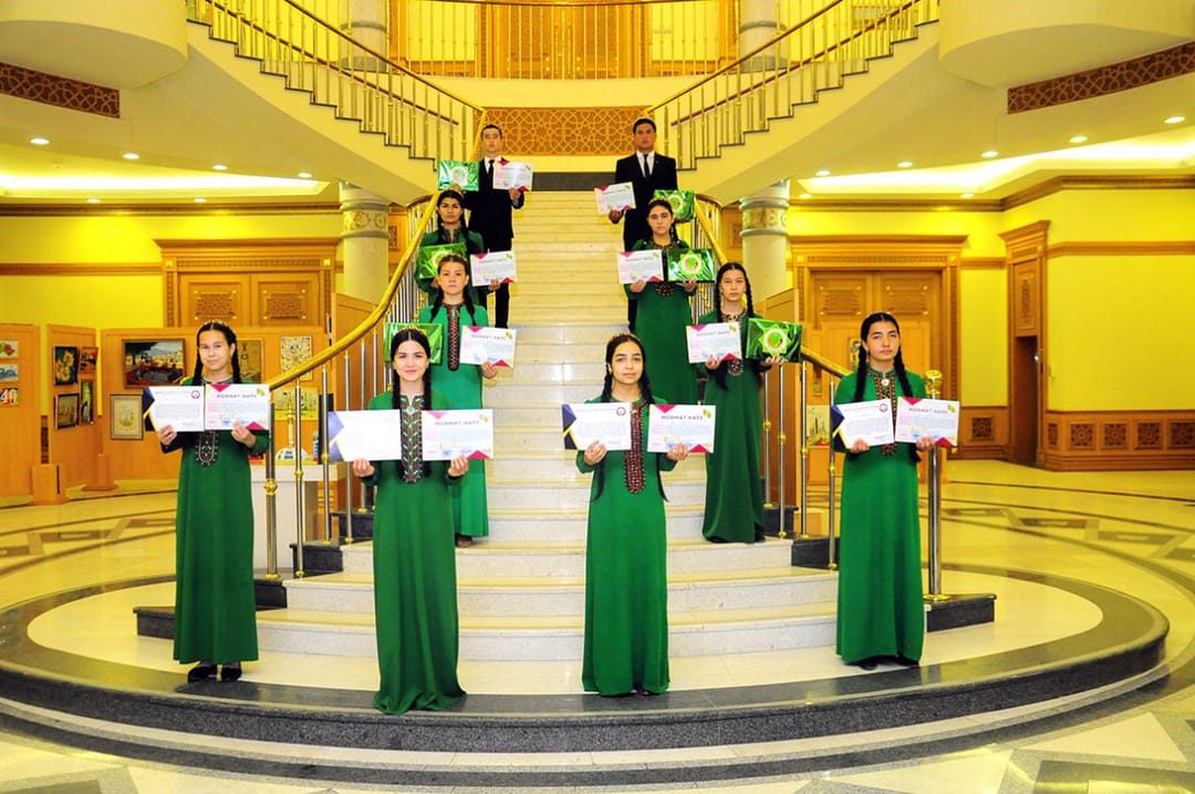 В Дашогузе наградили победителей творческого конкурса 