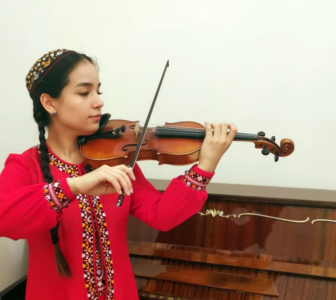Туркменская скрипачка заняла II место в международном онлайн-конкурсе