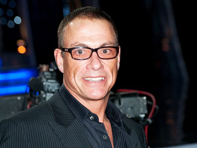 Žan-Klod wan Damm Kongo döwletiniň diplomatik pasportynyň eýesi boldy