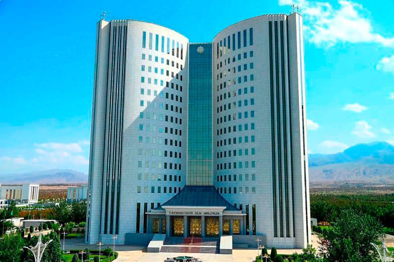 Lebap welaýatynda uçurymlaryň 21 müňden gowragy orta mekdepleri tamamlaýarlar