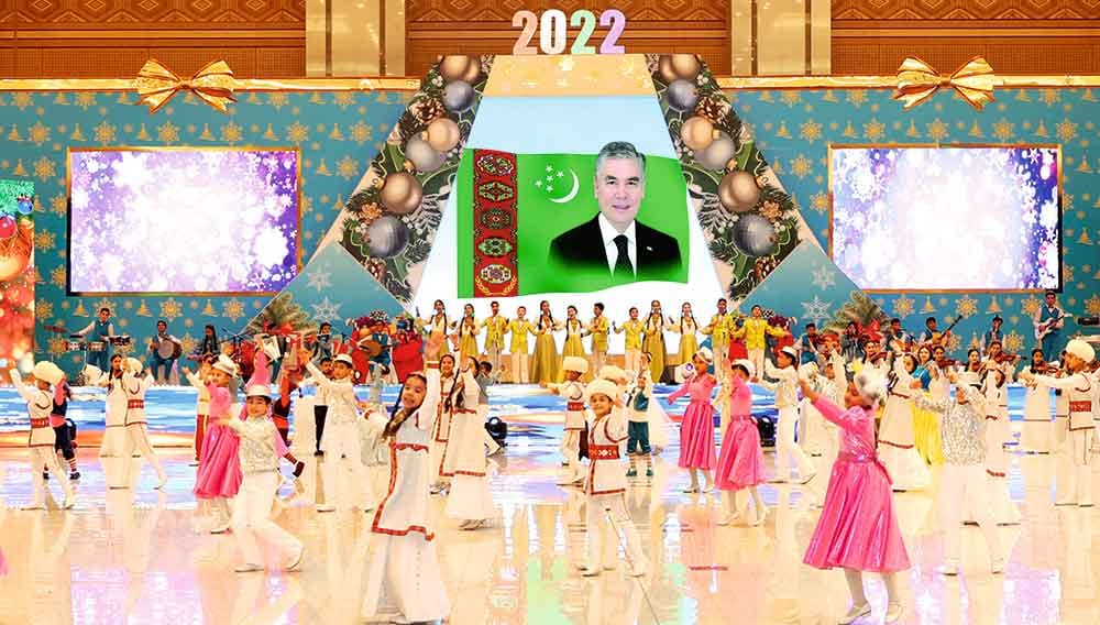 Руководительский корпус Туркменистана с детьми и внуками посетил новогоднее торжество в Торгово-промышленной палате