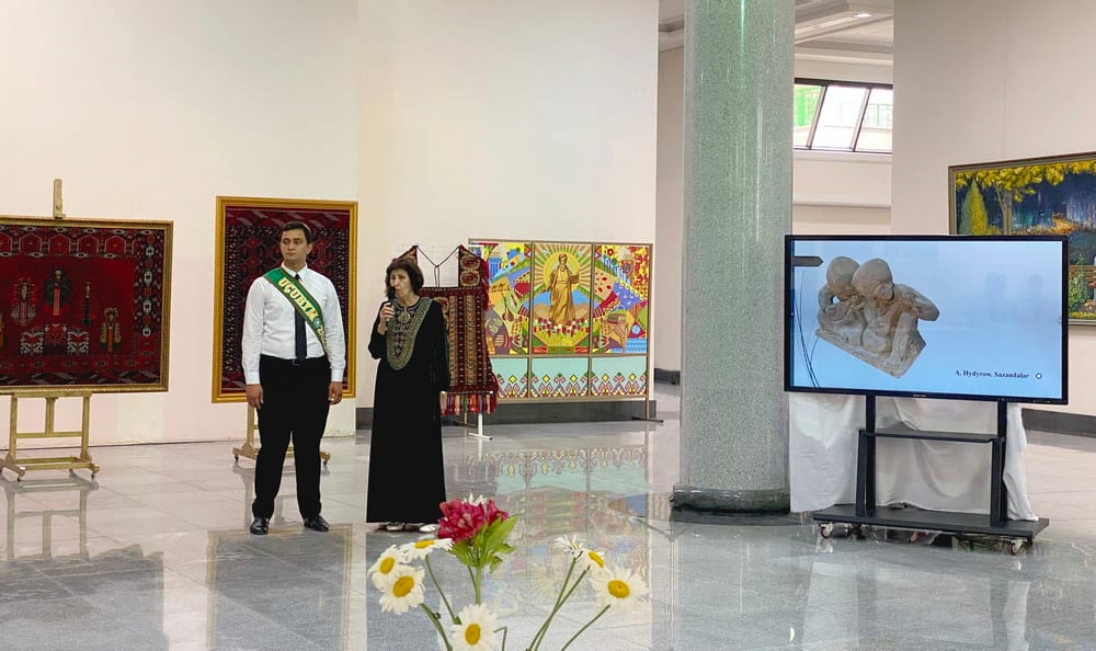 В академии художеств Туркменистана защитили свои дипломные работы будущие искусствоведы