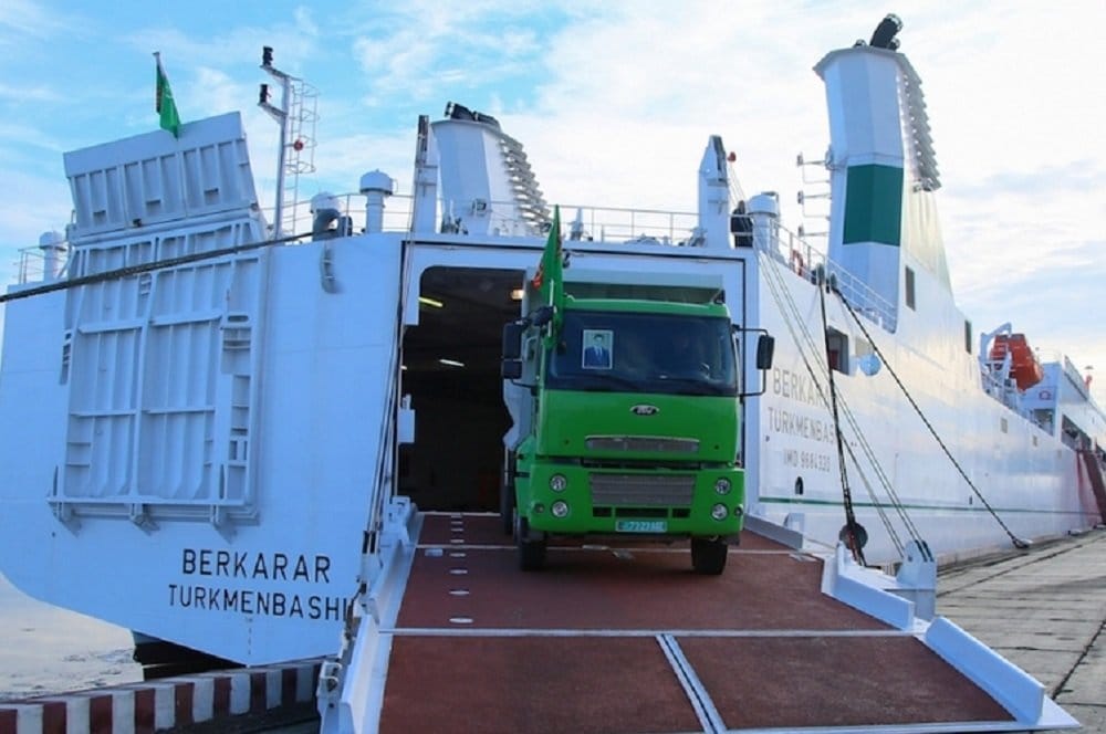 Türkmenistanyň serhetlerinden awtoulag tirkegleri galtaşyksyz geçirilýär