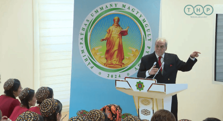 Montreal university professor Javad Mottaghi held a meeting with future Turkmen journalists