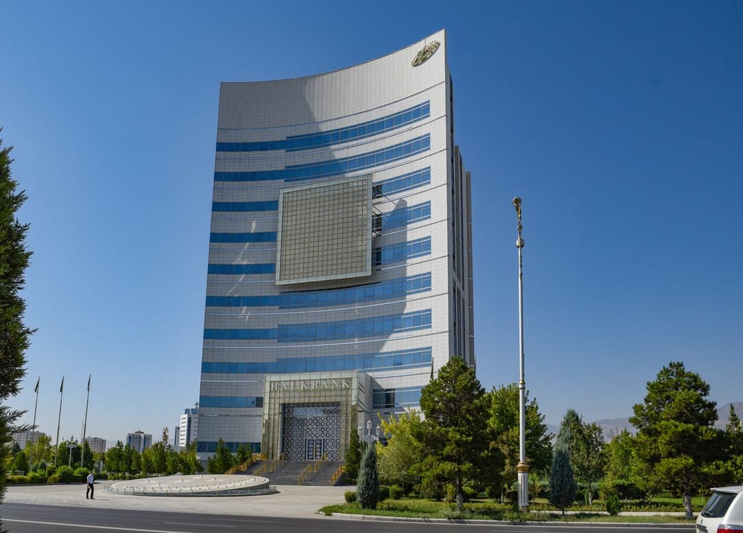 «Halkbank» PTB: Kartdan karta pul geçirmek hyzmaty ýola goýuldy