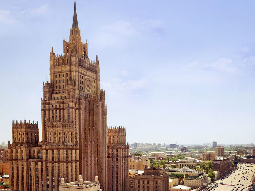 E.Aýdogdyýew RF-iň DIM-niň orunbasaryna ynanç hatynyň nusgasyny gowşurdy