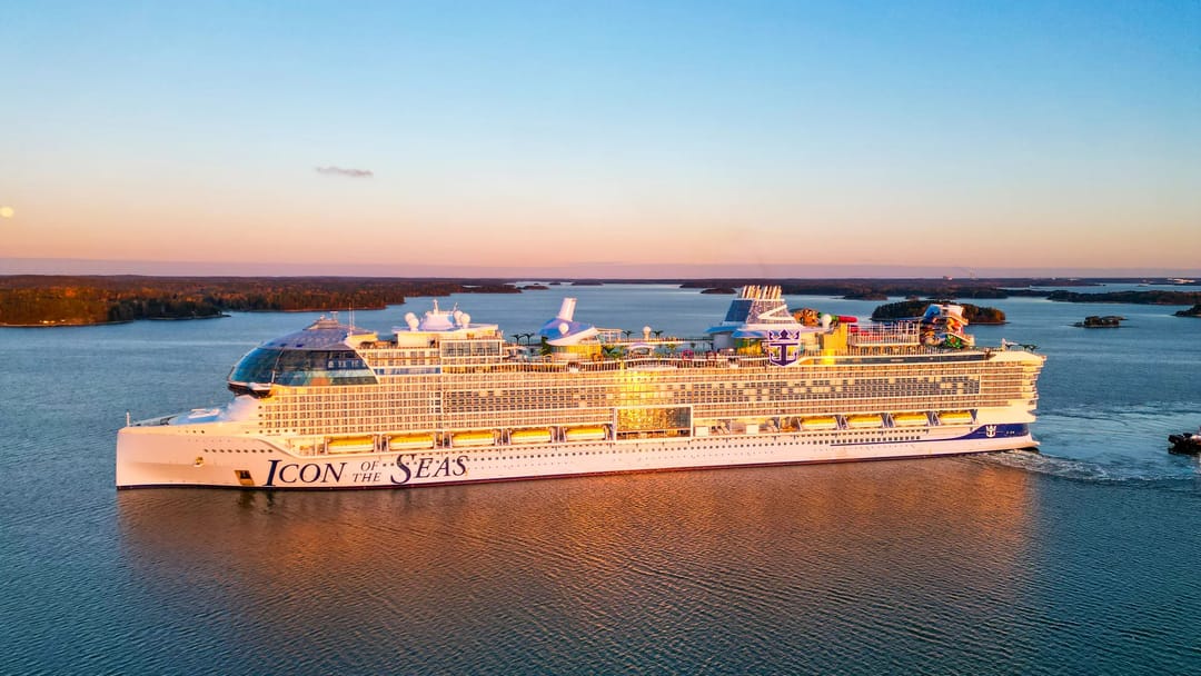 Dünyanın en büyük yolcu gemisi ilk yolculuğuna çıktı