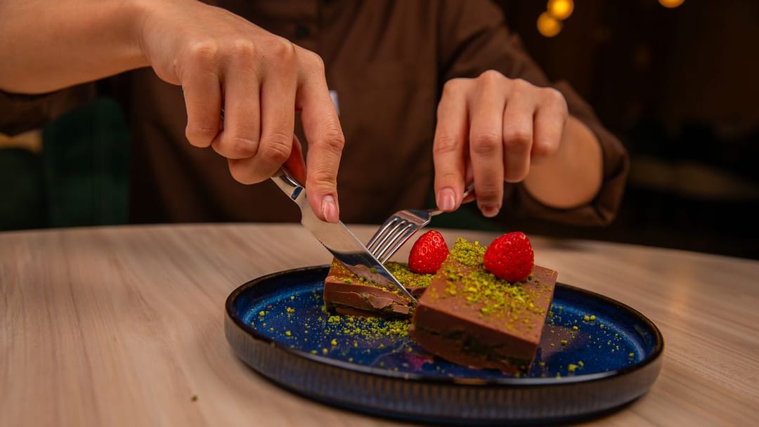 «Katmerde» gyş: tagamly çaý we süýjülikler bilen ýylynyň