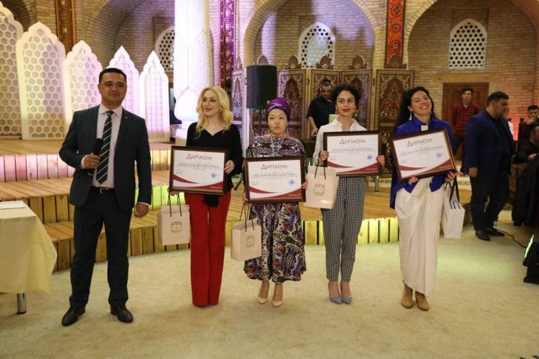 Модельер  из Туркменистана стала обладателем премии «Золотая игла» в Узбекистане