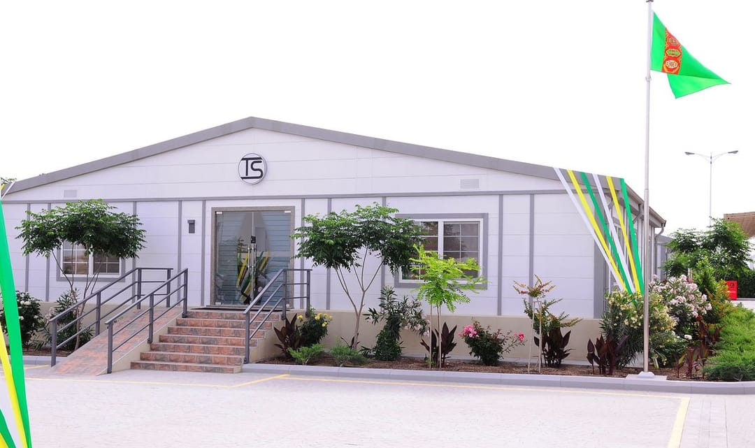 В Туркменистане торжественно открыли завод по производству зубных щёток