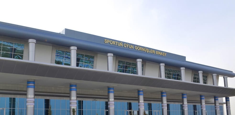 Президент Туркменистана и члены Правительства посоревновались в мини-футболе